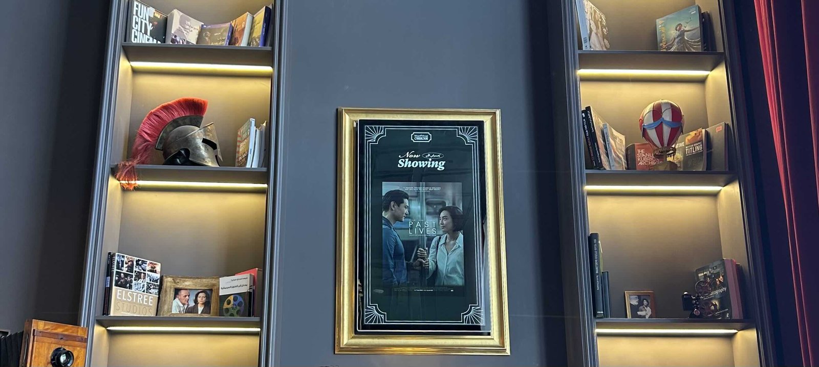 영화 '패스트 라이브즈'가 상영 중인 리야드 씨네하우스 — 통신원 촬영