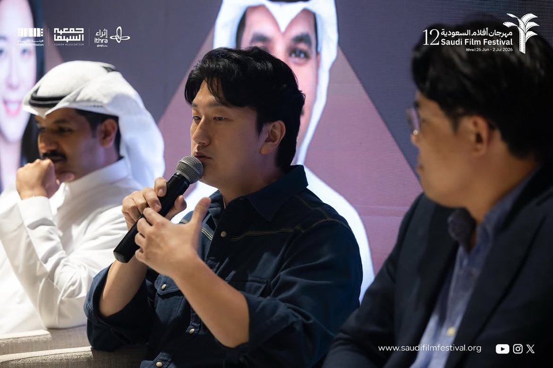 패널 토론에서 질문에 답변하고 있는 노영완 감독