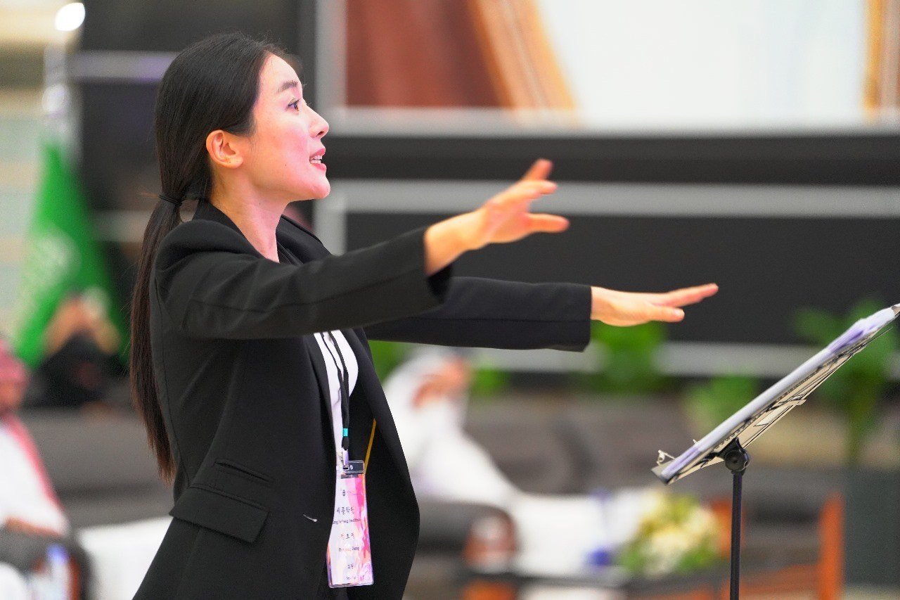 Hyojung Jung conducting the KOSA Choir — Korean Speech Contest, 2024
